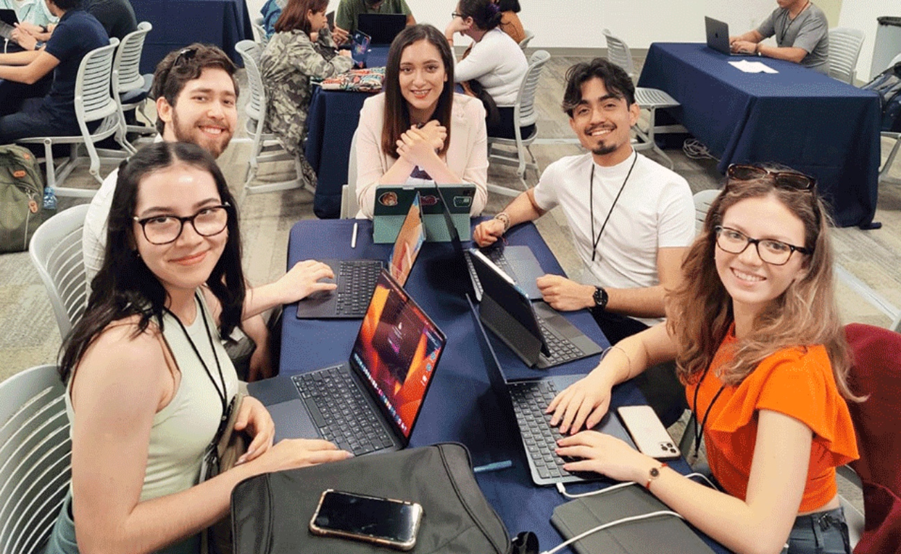 Ganan estudiantes de Ingeniería del CETYS segundo y tercer lugar en el H4ckathon 2023 de iOS Lab