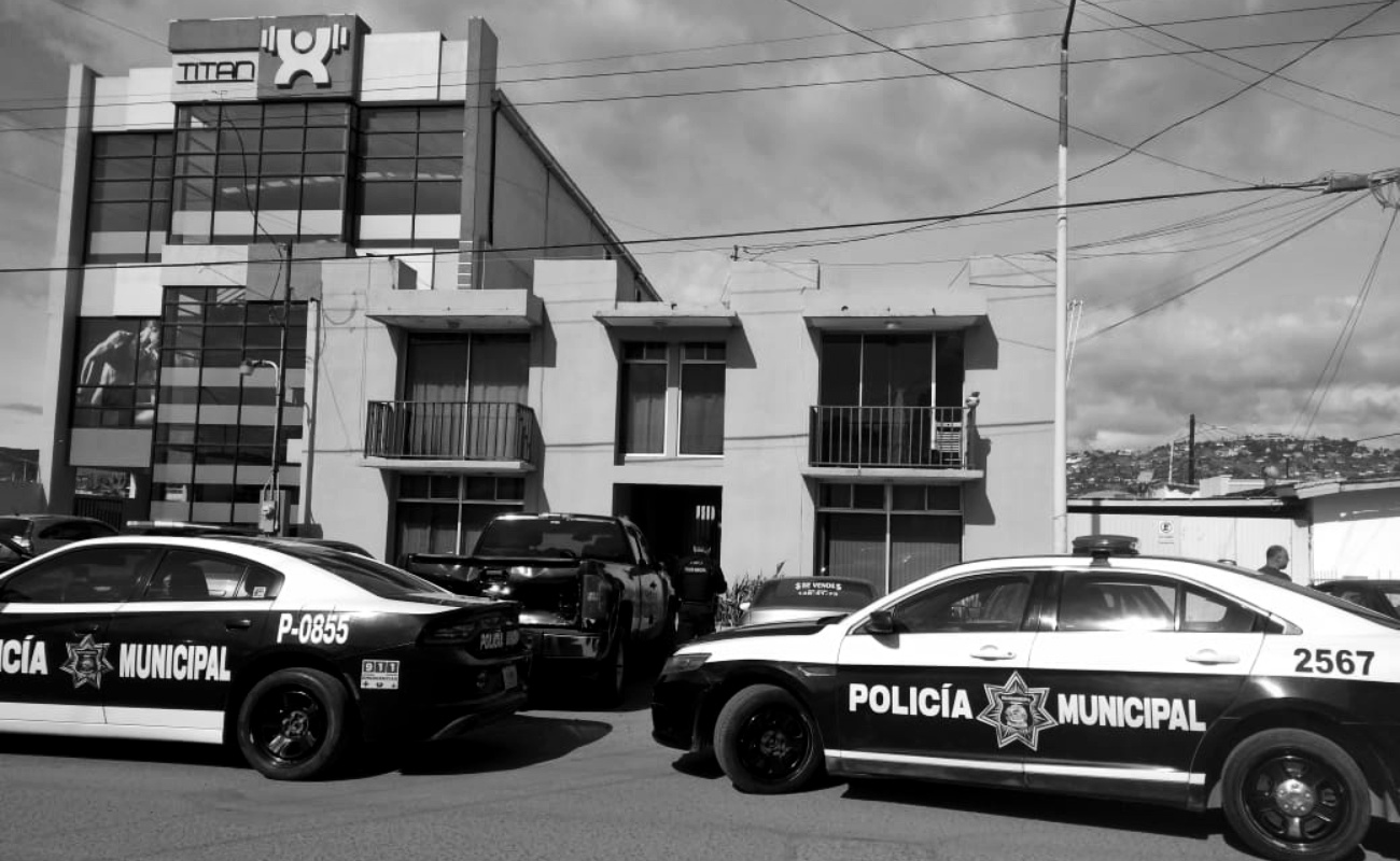 Localizan cadáver putrefacto en departamentos de Ensenada
