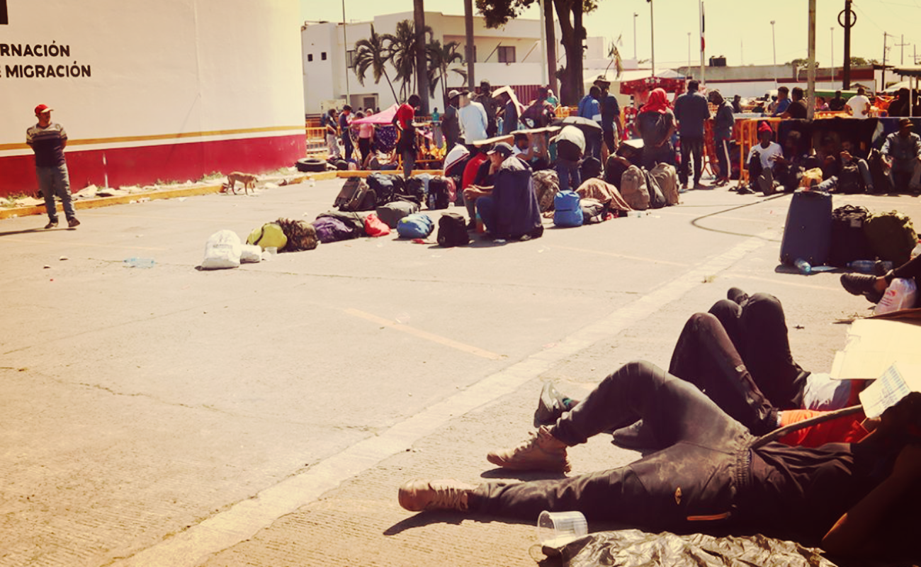 Protestan migrantes en la frontera Sur de México por suspensión de permisos de tránsito