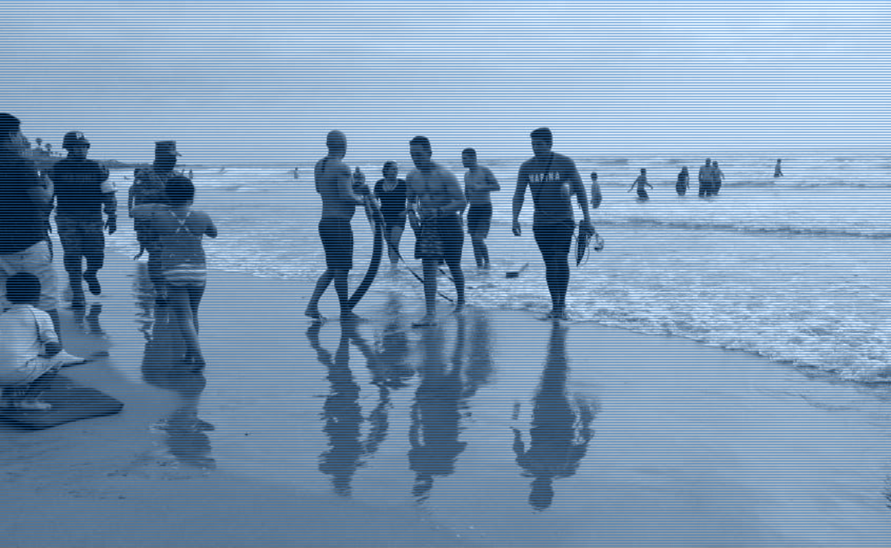 Marinos rescatan a turista de ahogarse en Playa La Misión