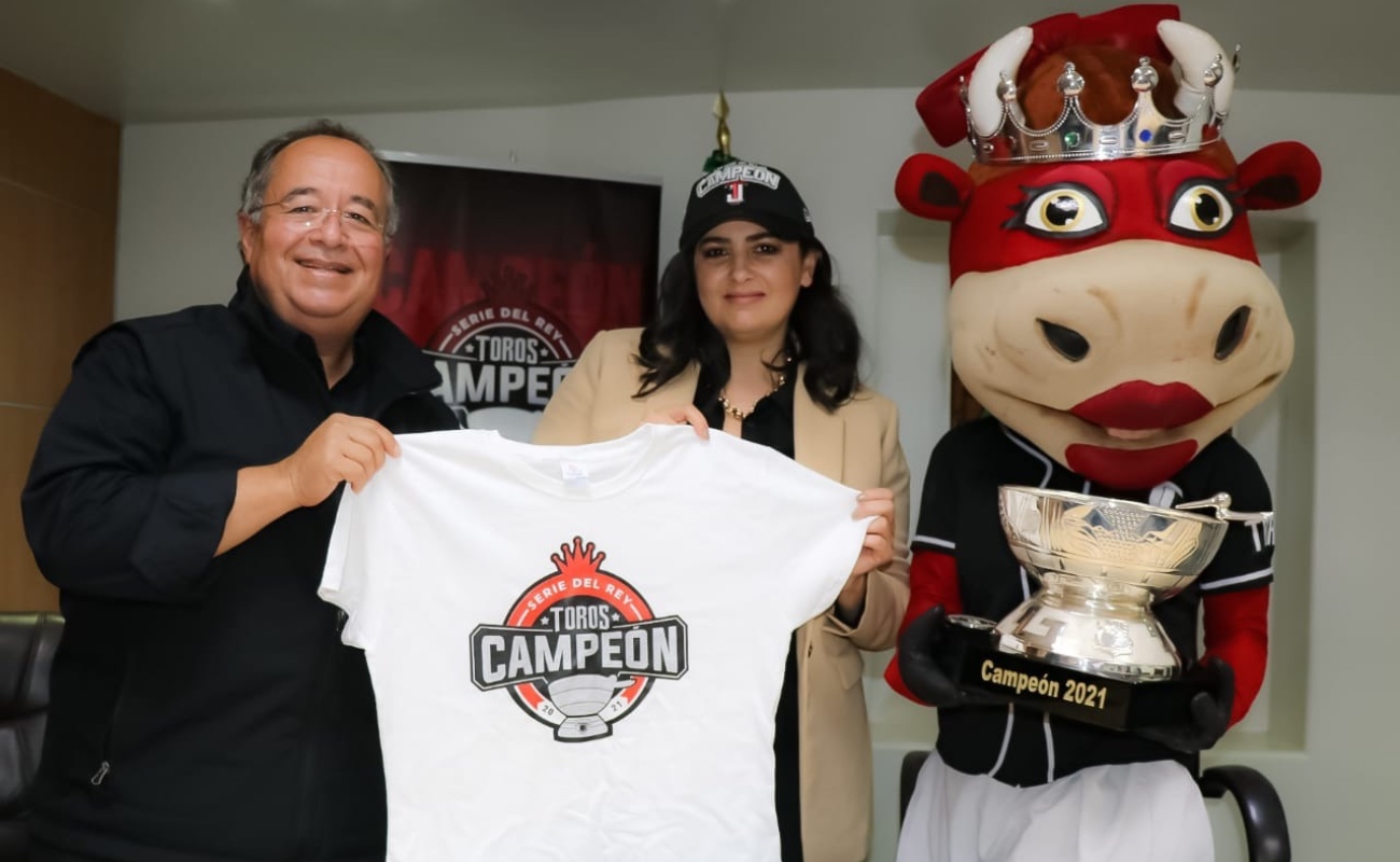 Recibe Karla Patricia Ruiz Macfarland al Club Toros de Tijuana, Campeones de la LMB 2021