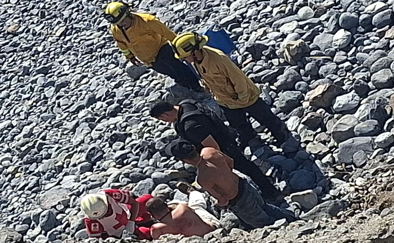 Hombre cae a barranco de seis metros de profundidad, del Parador Turístico Fernando Consag