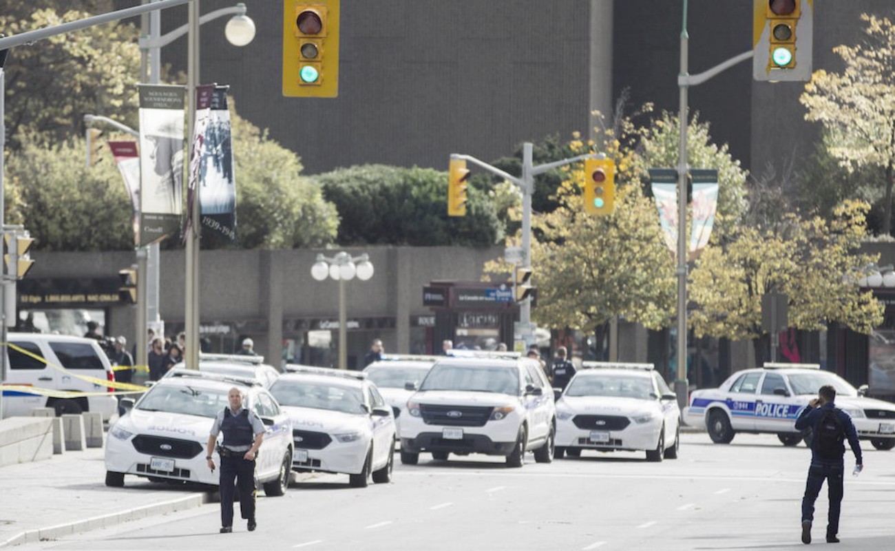 Furgoneta embiste a decenas de personas en el centro de Toronto