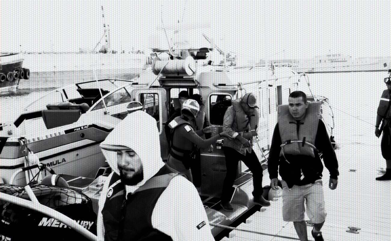 Rescata Marina a nueve personas en embarcación a la deriva