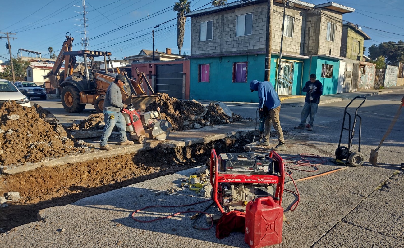Atiende CESPT labores de bacheo en colonias de Tijuana
