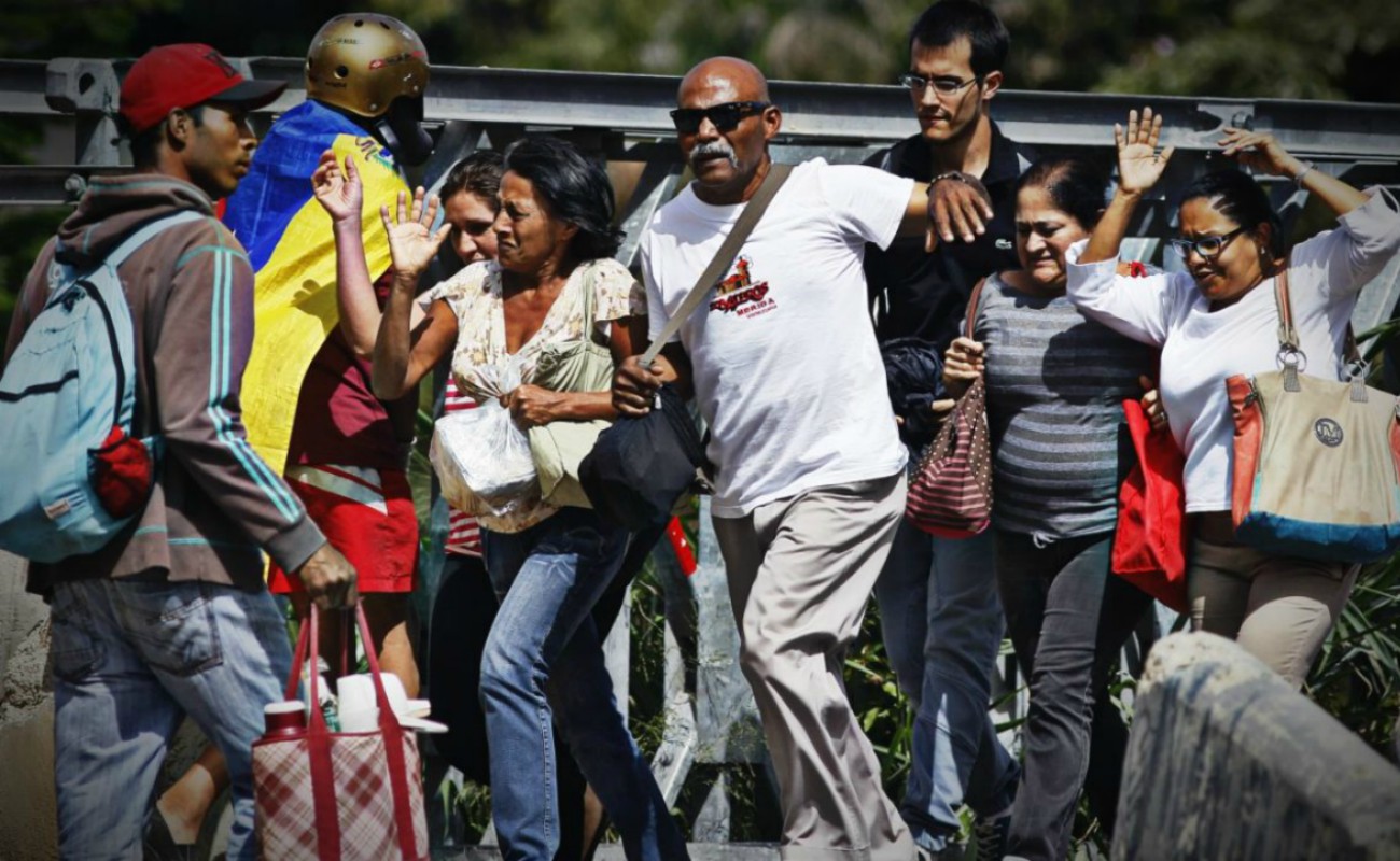 Venezuela califica como "burla" ayuda humanitaria de EUA