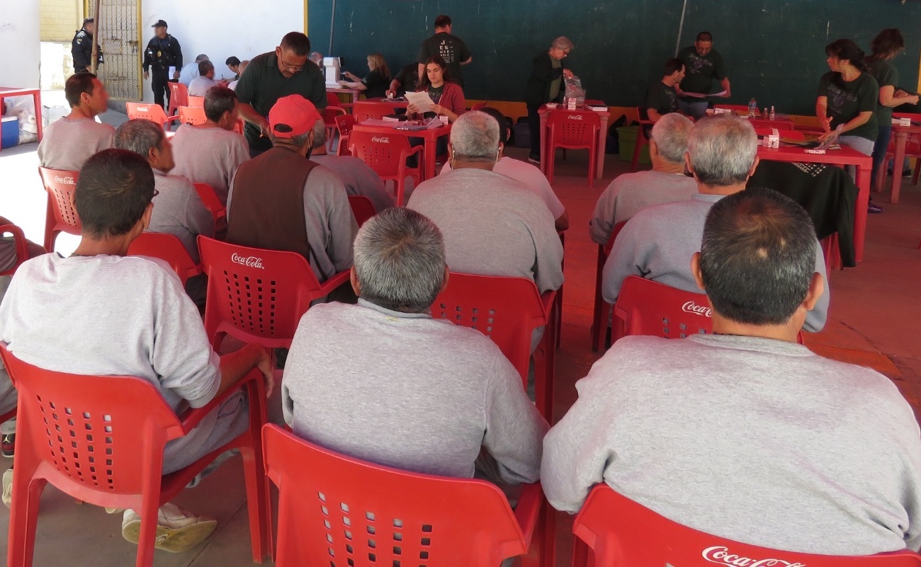 Llevan brigada oftálmica a personas privadas de libertad en Ensenada