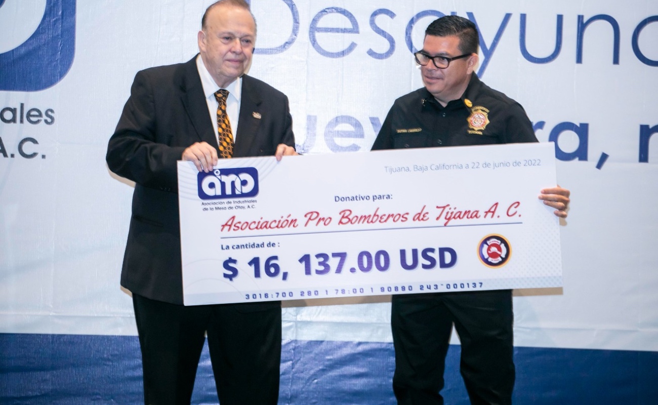 Entrega  AIMO donativo a la Dirección de Bomberos de Tijuana