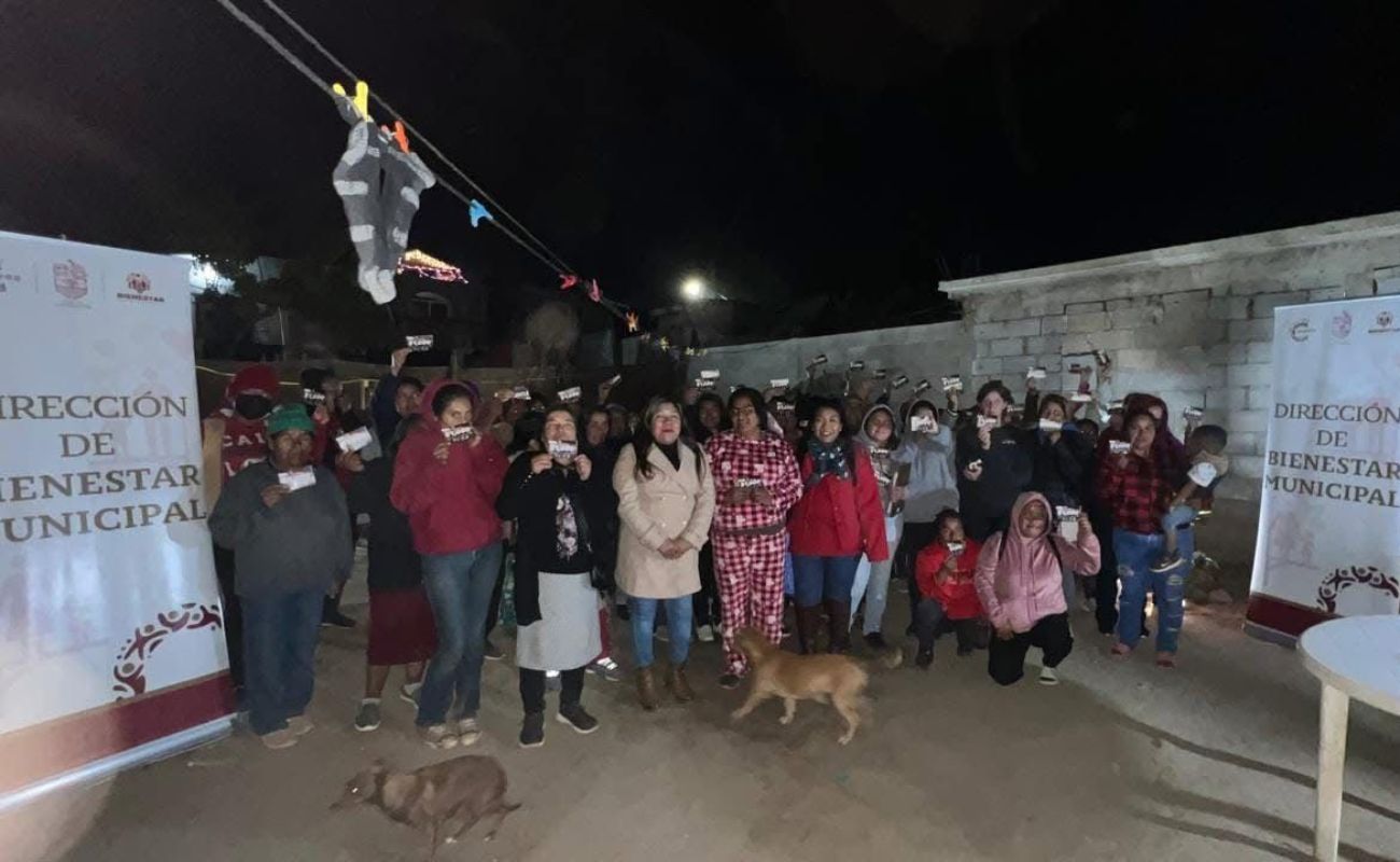 Entregan vales de despensa y gas en la delegación Camalú