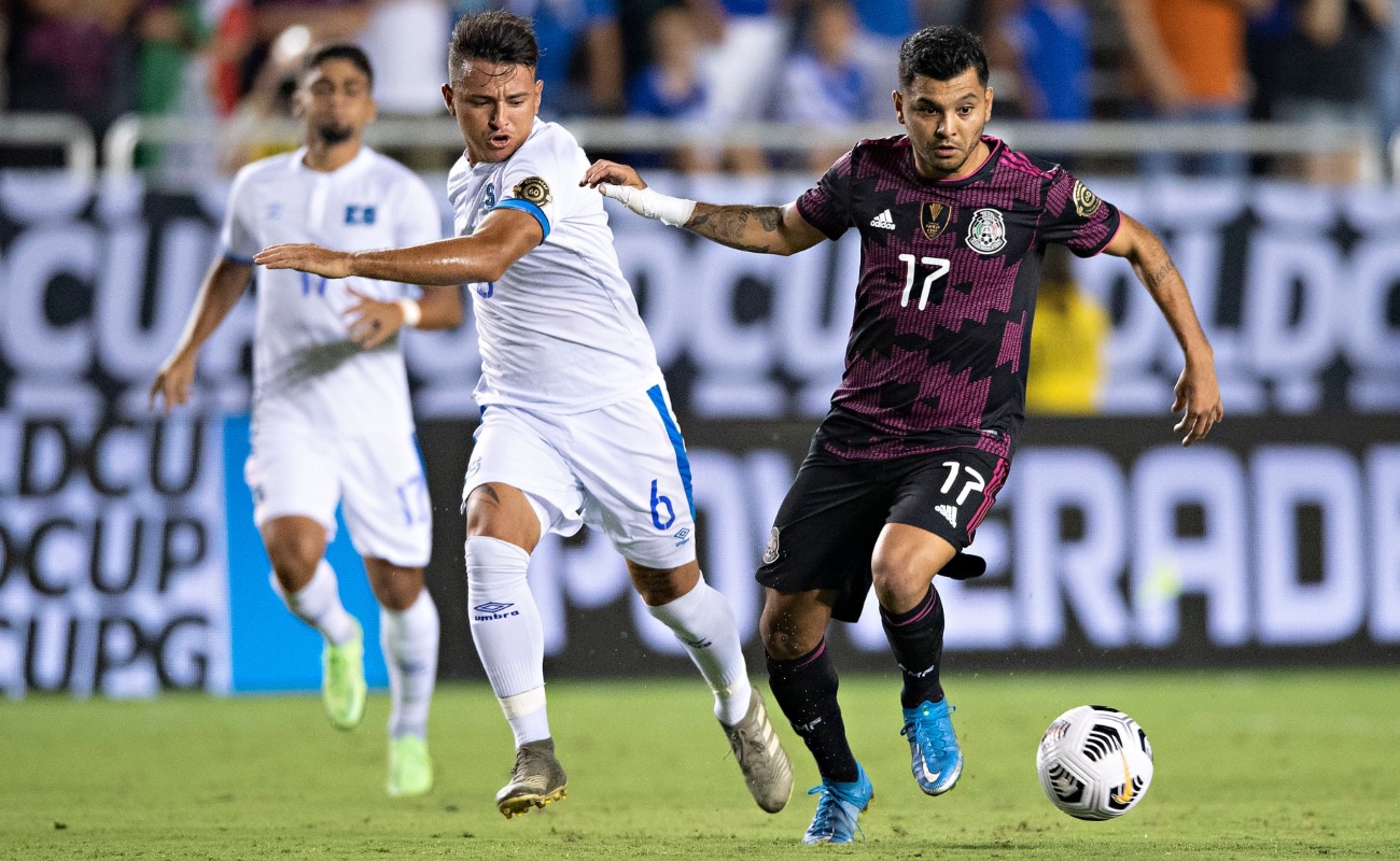 México saca sufrida victoria sobre El Salvador