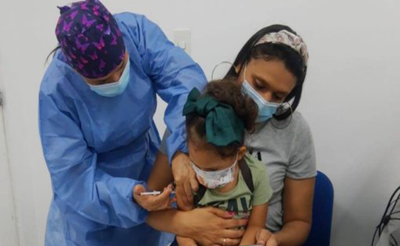 Resguardan la salud de los niños con la vacunación contra el sarampión y la rubéola