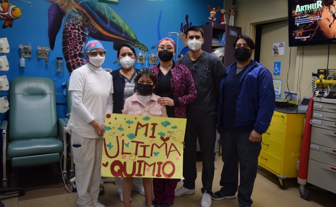 Celebra la pequeña Nataly su último día de quimioterapia en el Hospital General de Tijuana