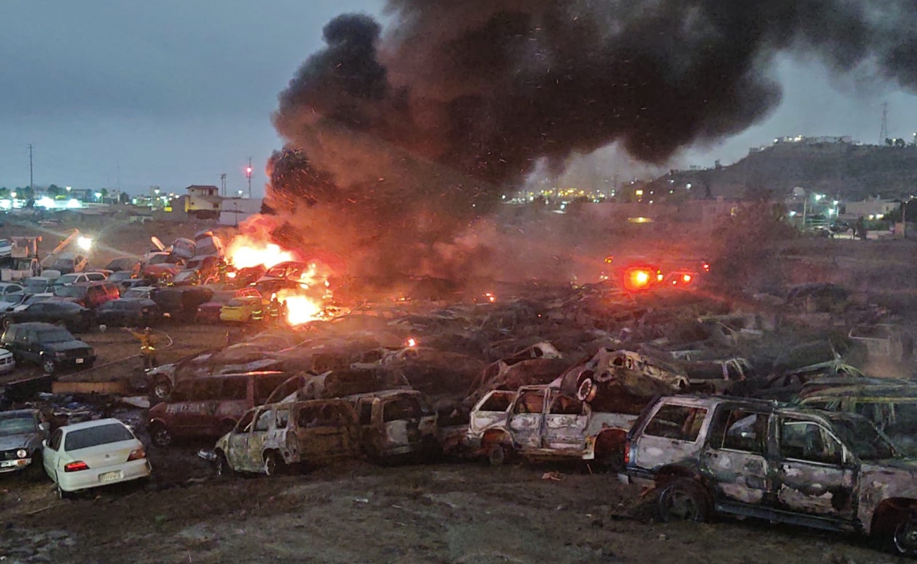 Arden 283 vehículos en corralón de Arrastres de Ensenada