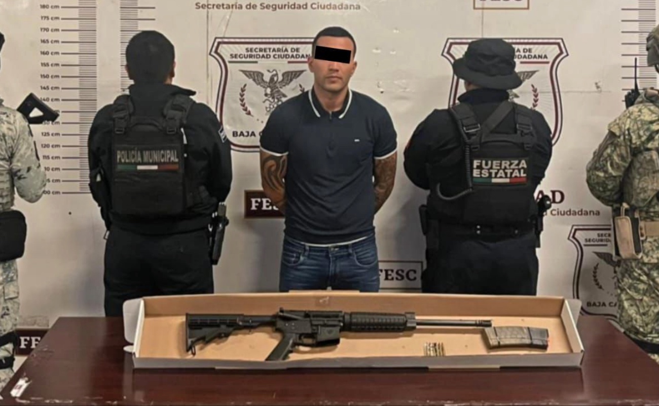 Aseguran a joven en posesión de un fusil de asalto