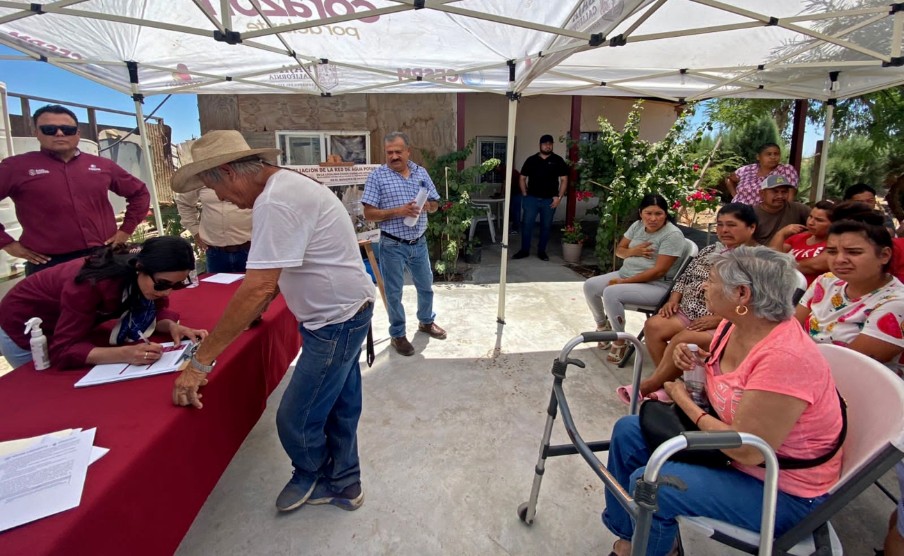Informa CESPM acciones de ampliación de red de agua potable a habitantes de colonia el triángulo del Valle de Mexicali