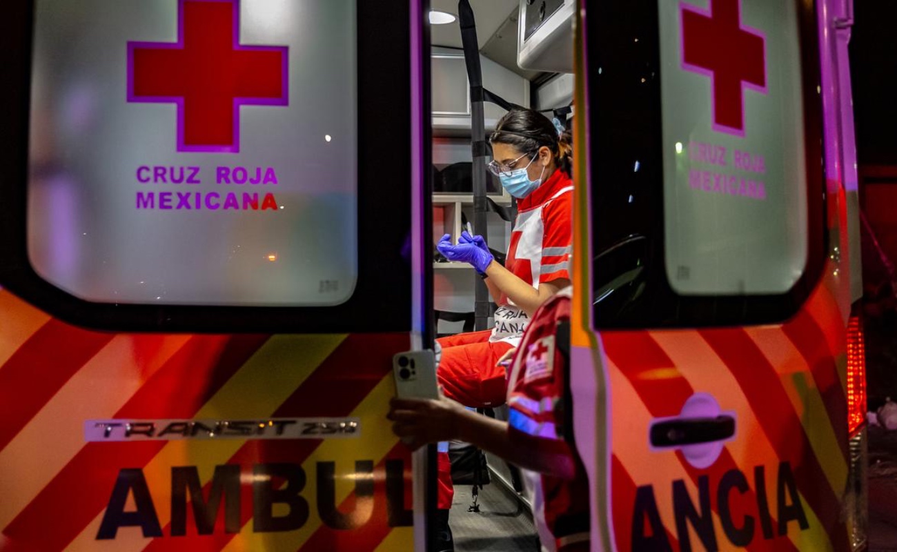 Baleado llega a Estación de Bomberos