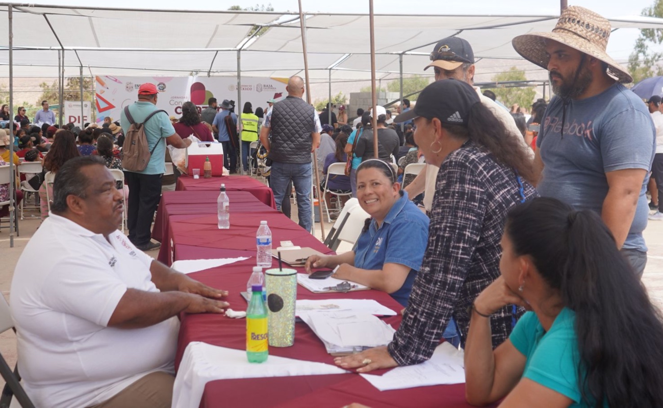 Entrega Armando Ayala apoyos a 250 familias del Cañón Buenavista