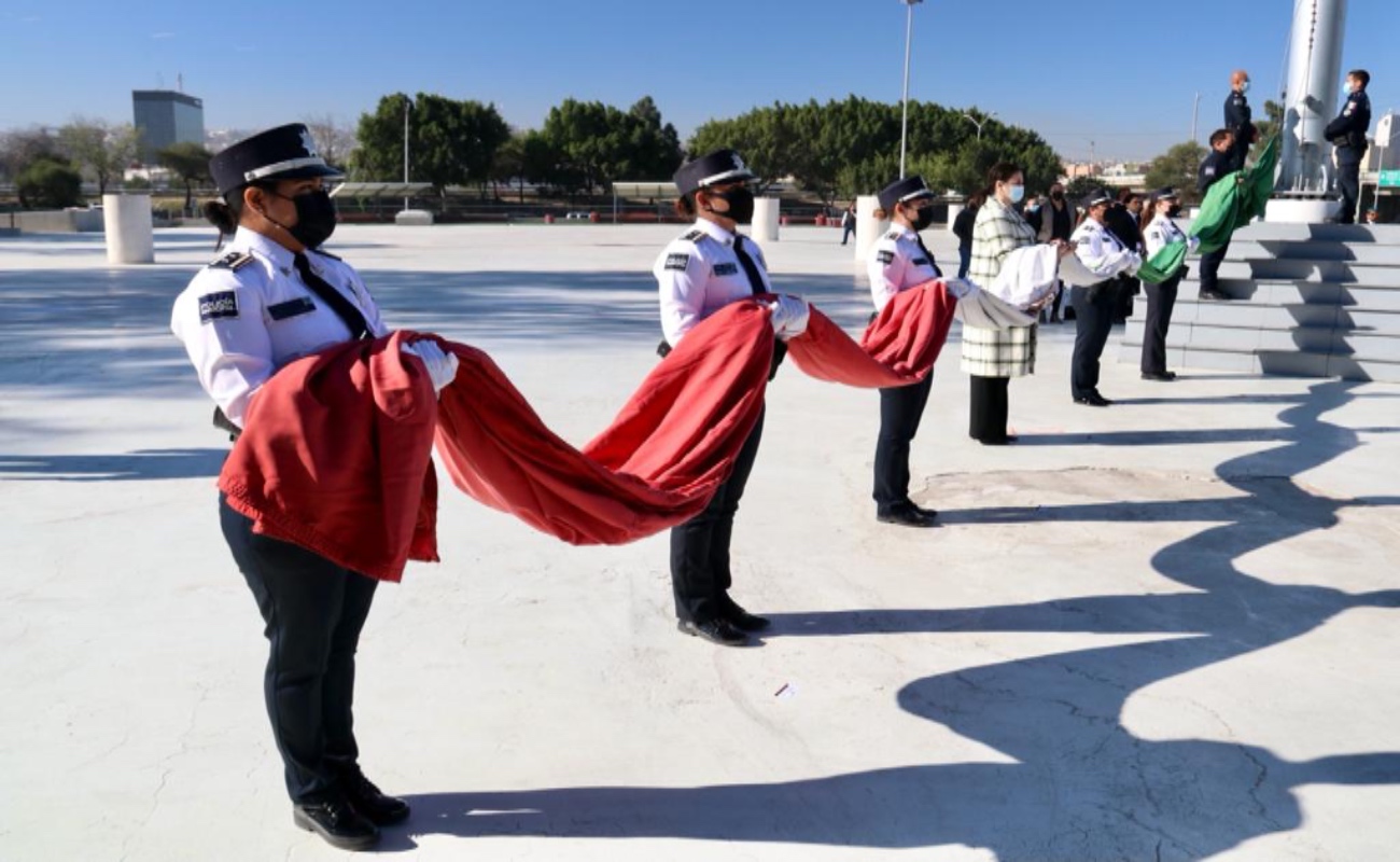 Encabeza Karla Ruiz, ceremonia conmemorativa de el Día de la Bandera