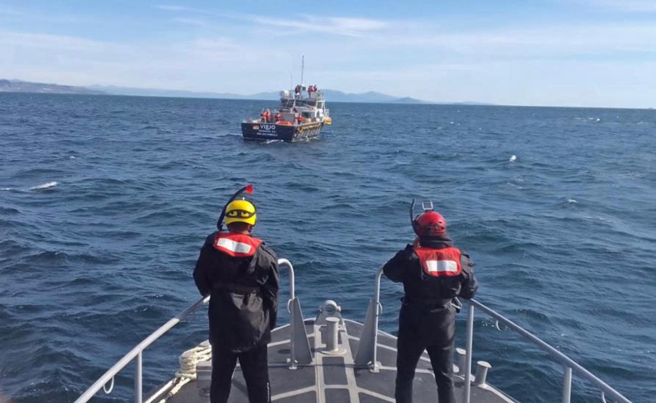 Buscan a tripulantes de sardinero hundido en Salsipuedes