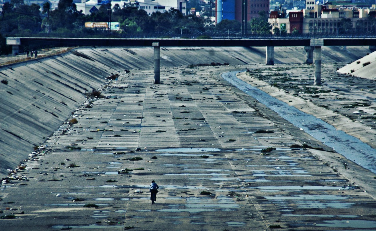 Buscan limpieza en Canalización Río Tijuana