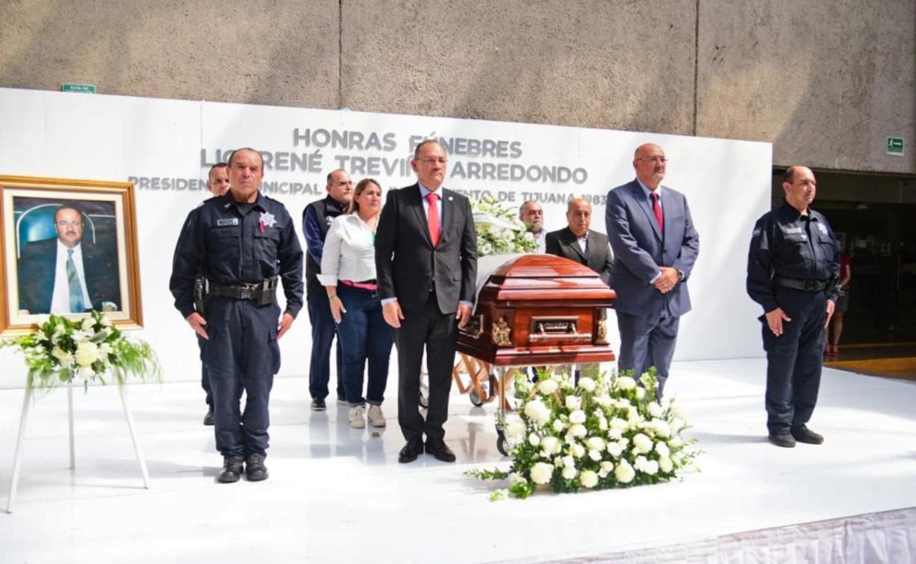 Rinden honores al exalcalde René Treviño en Palacio Municipal
