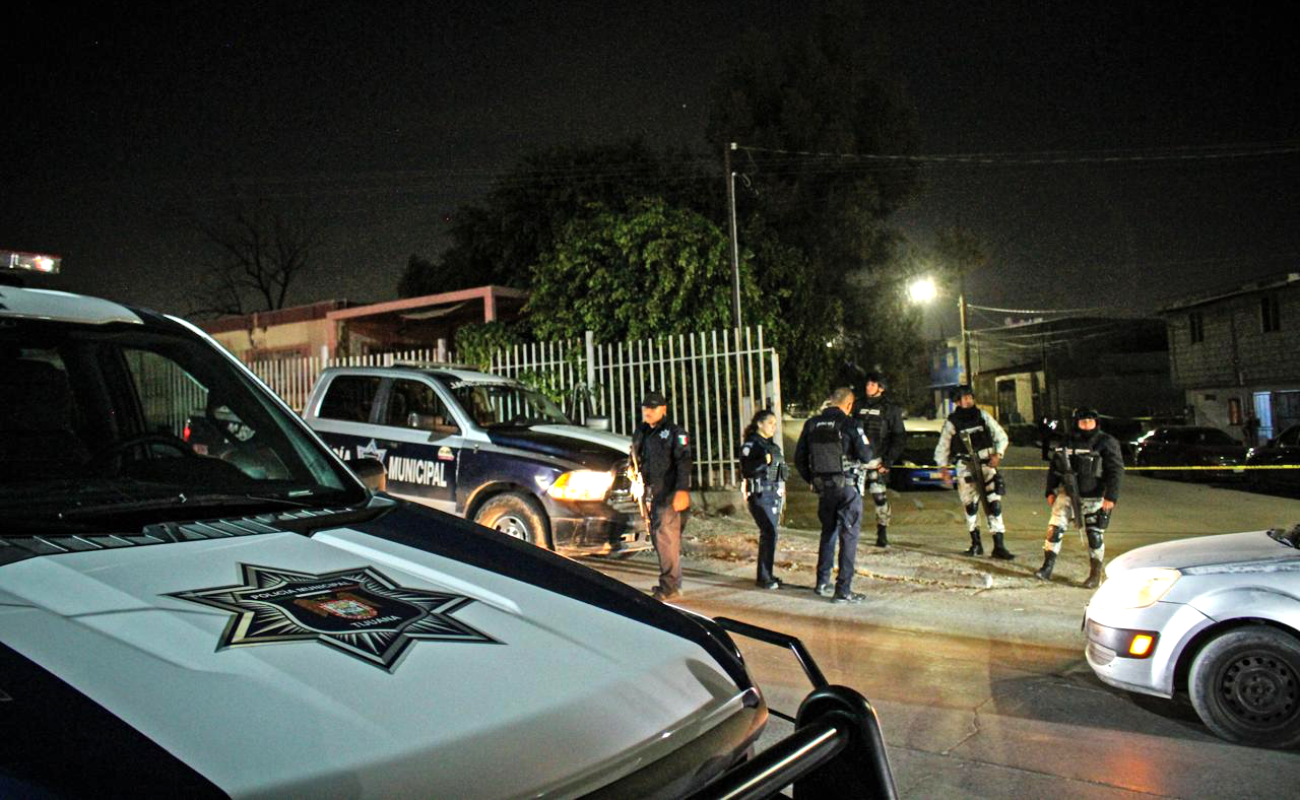 Hombre asesina a dos mujeres; policía municipal lo abate