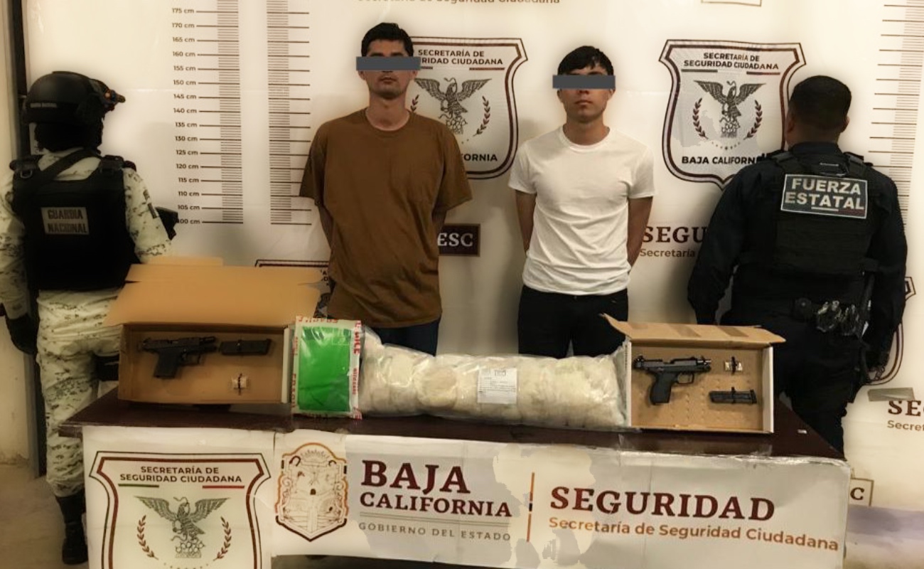 Capturan a dos hombres armados con 7 kilos de metanfetamina en Camino Verde