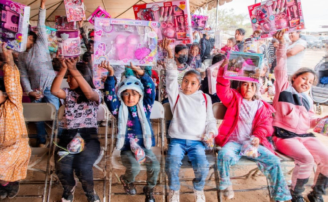 Cientos de niñas y niños de cinco localidades celebraron la posada navideña