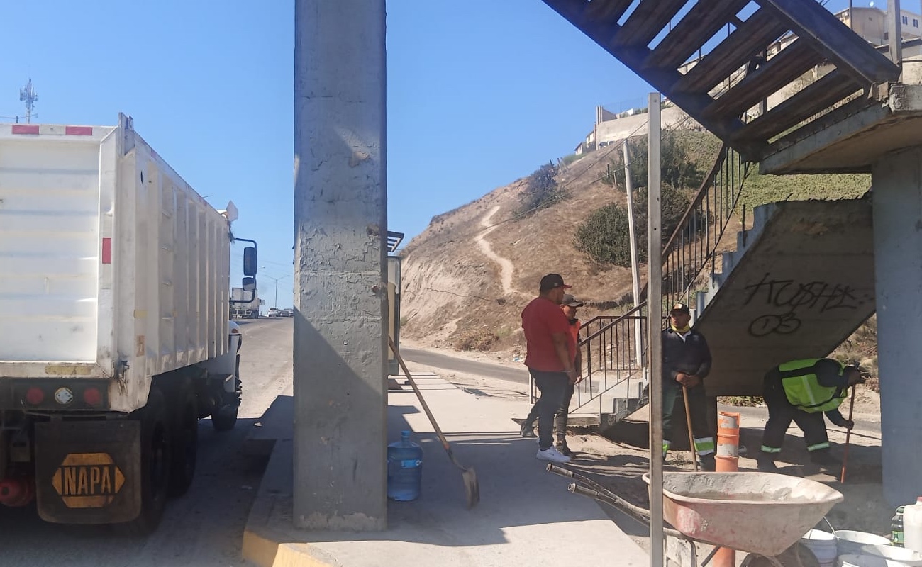 Reparan puente peatonal “Margarito Saldaña” en el Libramiento “Rosas Magallón”