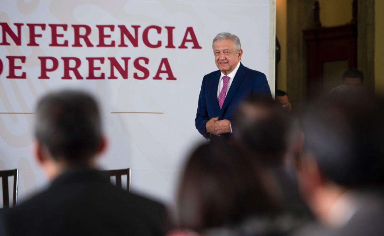 Recomienda López Obrador comprar en Buen Fin libros sobre asilo político
