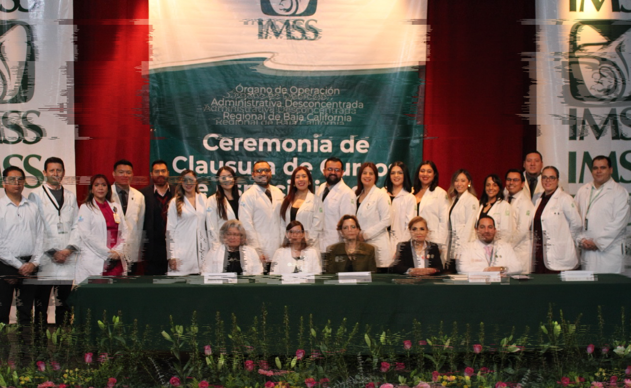 Egresan 46 médicas y médicos  especialistas del IMSS Baja California