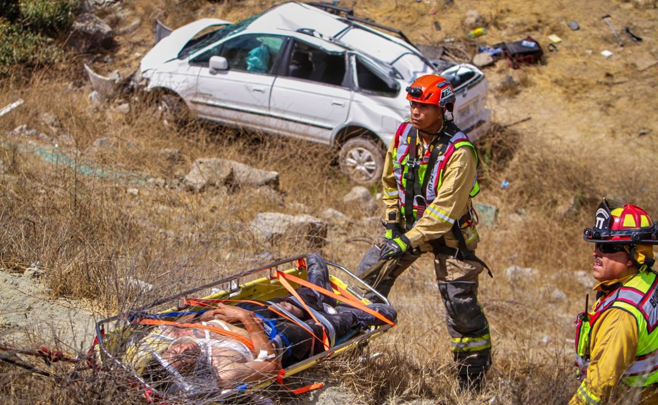 Sobrevive a aparatosa volcadura en el Bulevar 2000