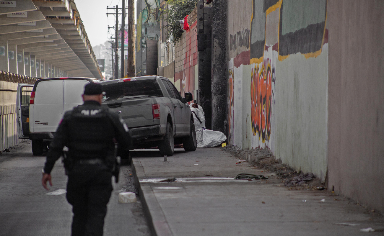 Hallan cadáver de mujer encobijado en la colonia Castillo