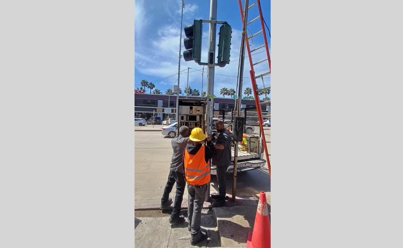 Restablece Gobierno Municipal servicio de semáforos en crucero 5 de mayo