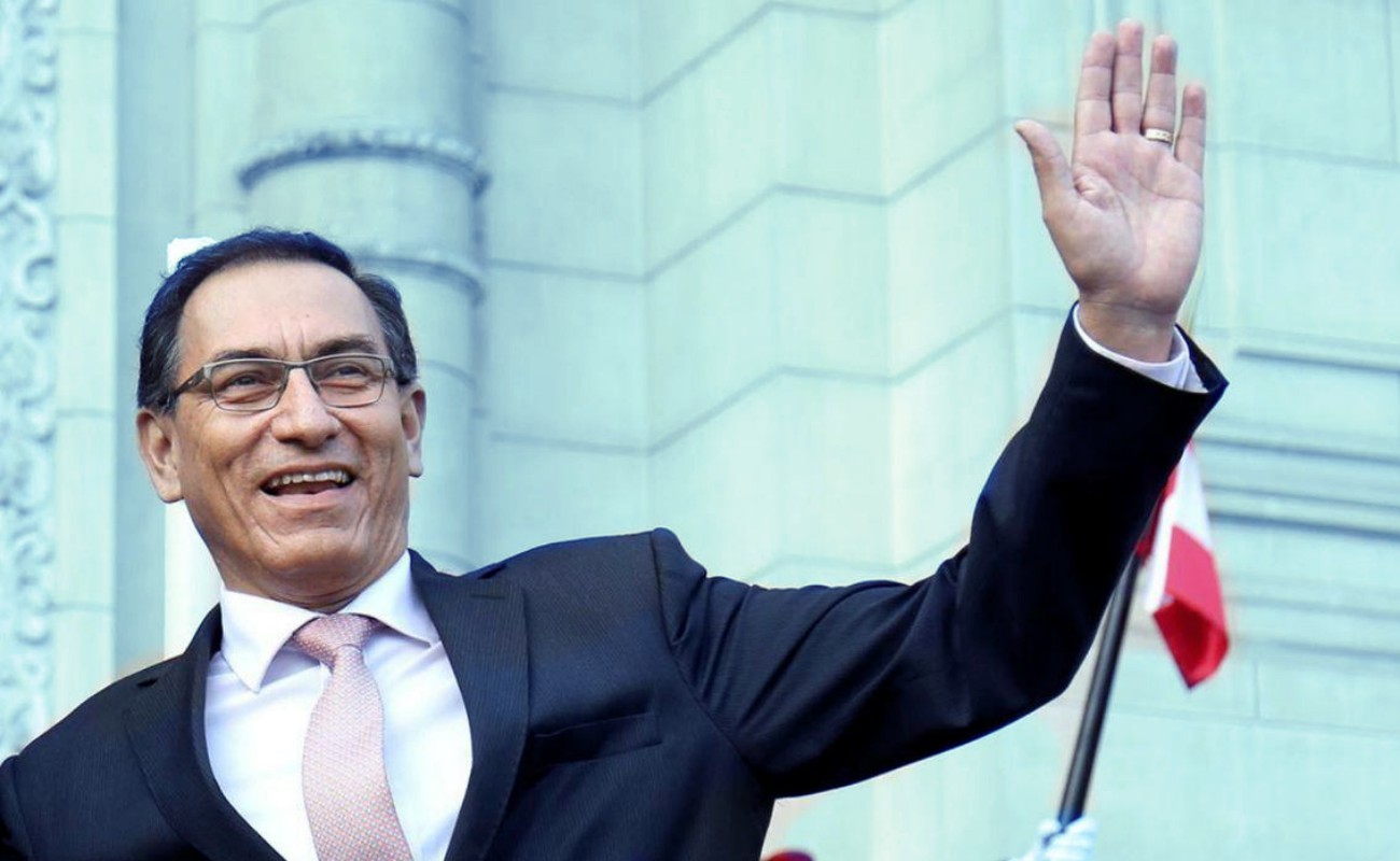 Martín Vizcarra juró como nuevo presidente de Perú