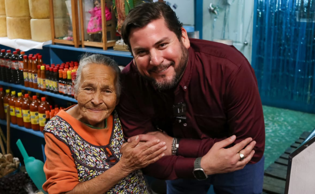 Felicita Ismael Burgueño Ruiz a los abuelos en su día y reafirma compromiso con su bienestar