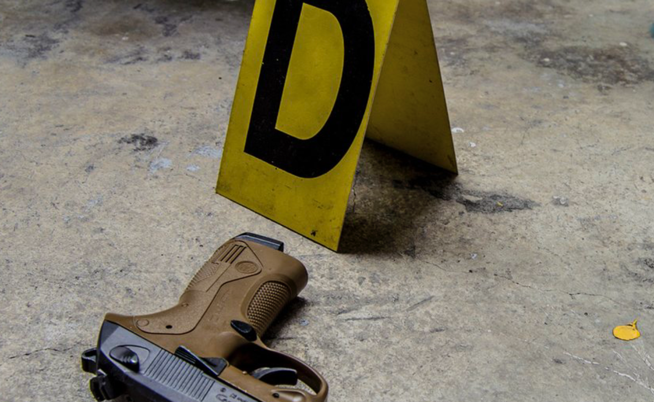 Niño de 2 años encuentra arma de su padre y fallece