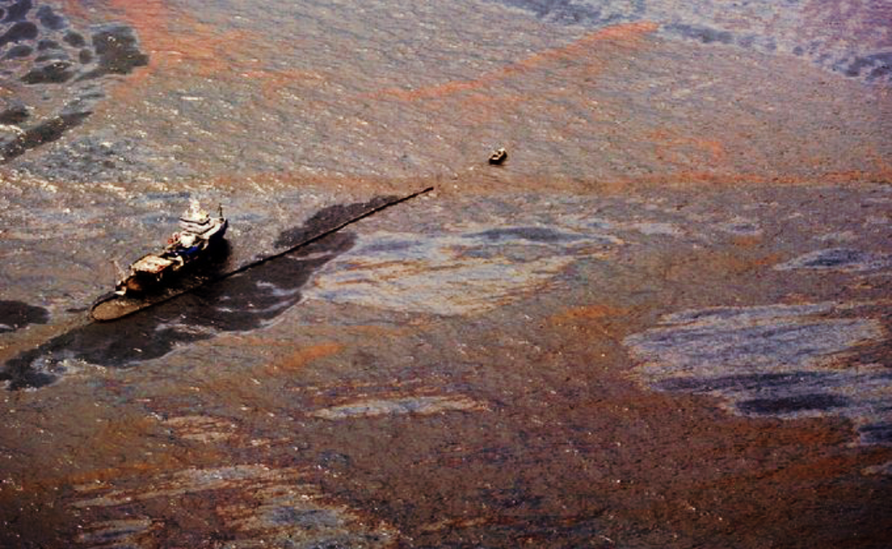 Reporta Guardia Costera de EU mega derrame de petróleo en el Golfo de México