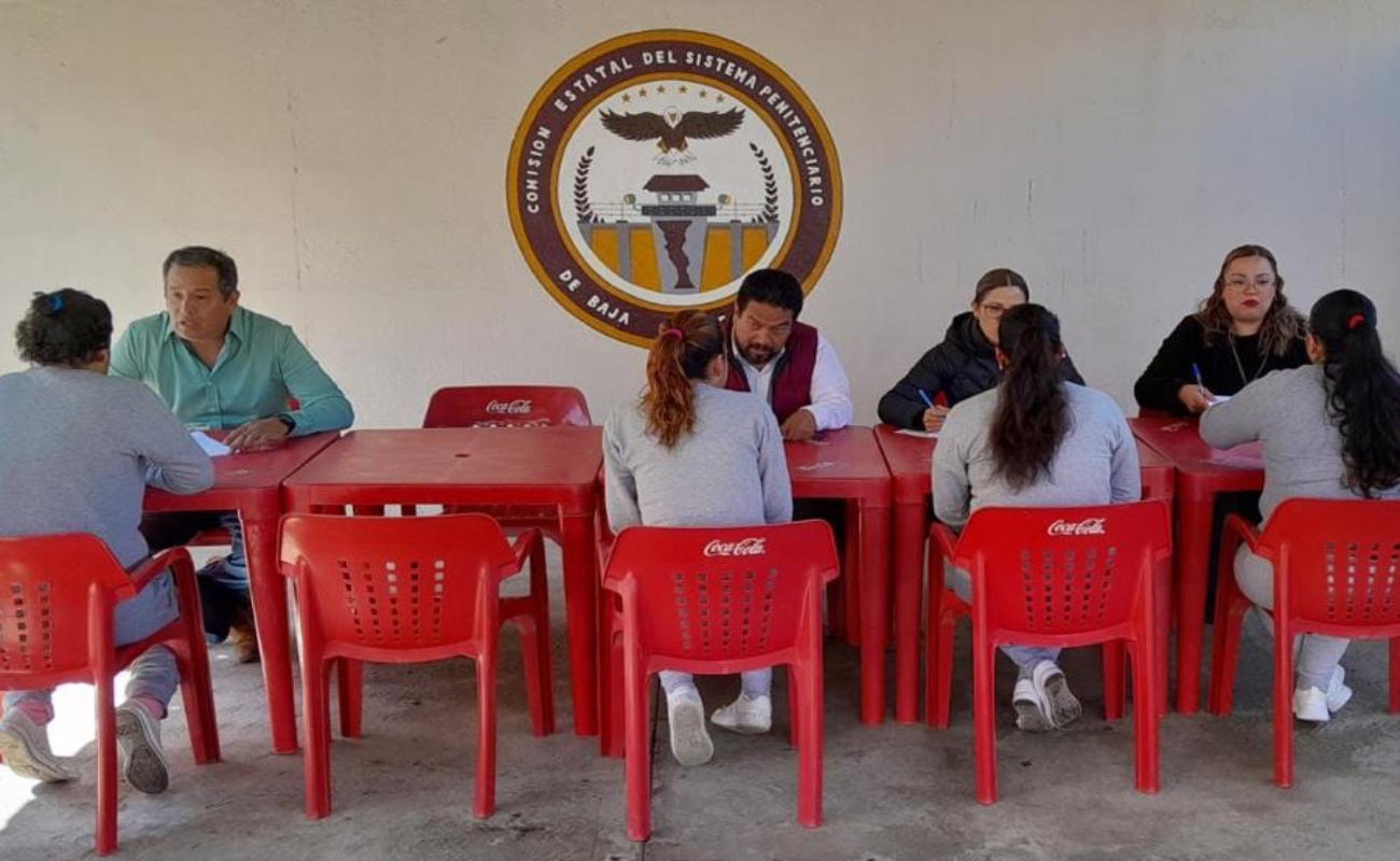 Brindan asesoría legal a la población femenil del Centro Penitenciario de Ensenada