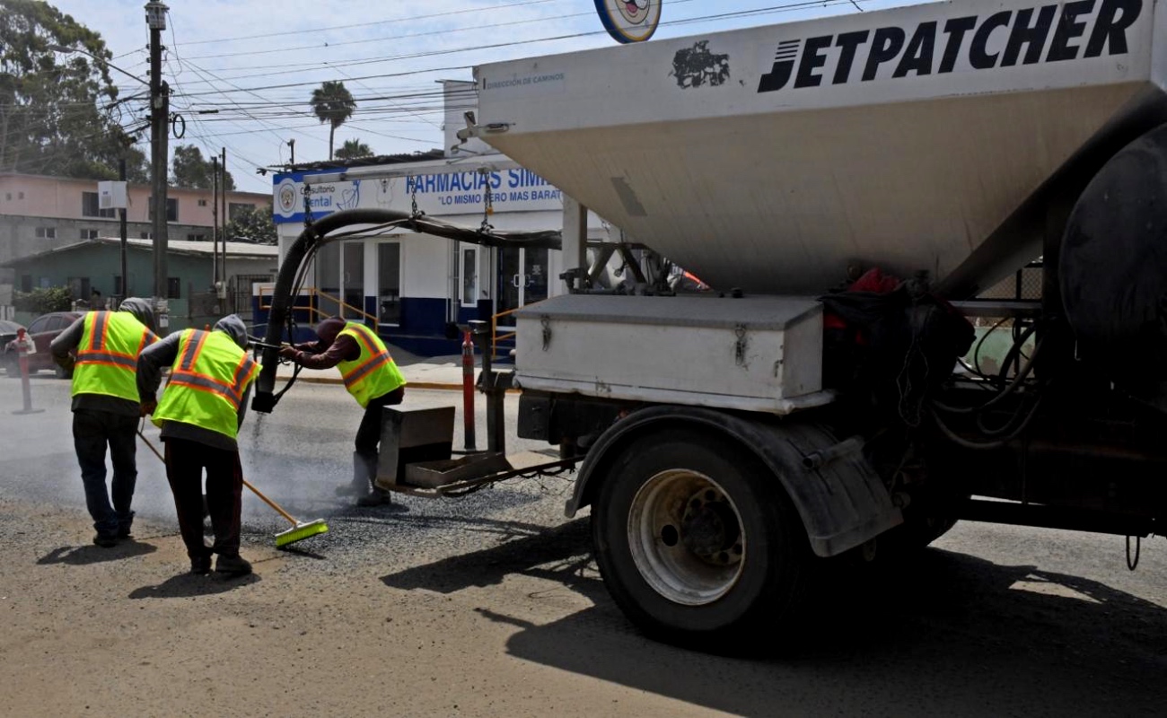 Supervisa Armando Ayala acciones de bacheo en el Ex Ejido Chapultepec