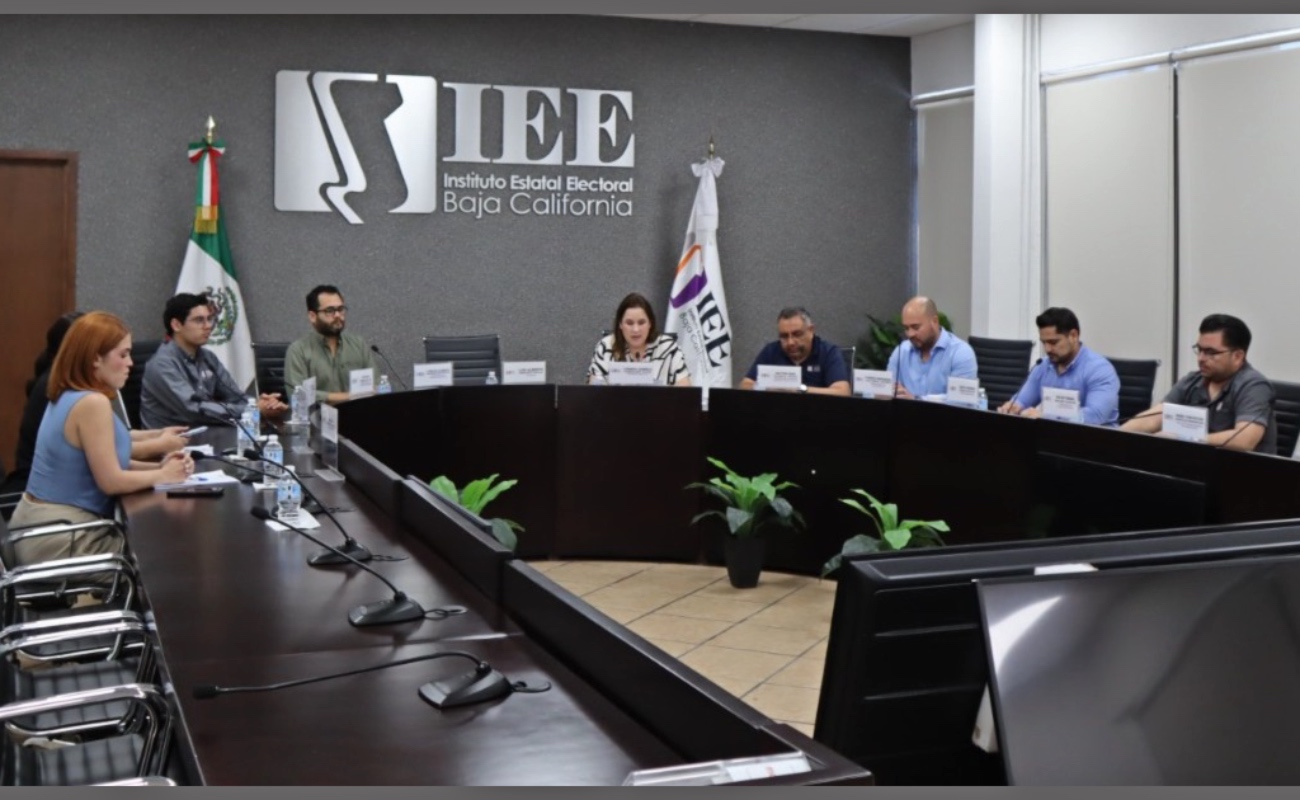 Aprueban renovación de encargaduría de despacho de cargo correspondiente al Servicio Profesional Electoral Nacional