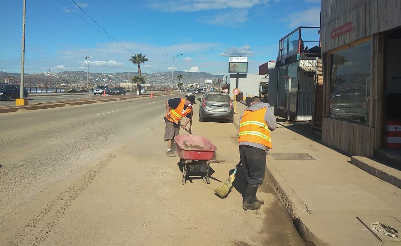 Realizan trabajos de limpieza en estructuras pluviales de Ensenada