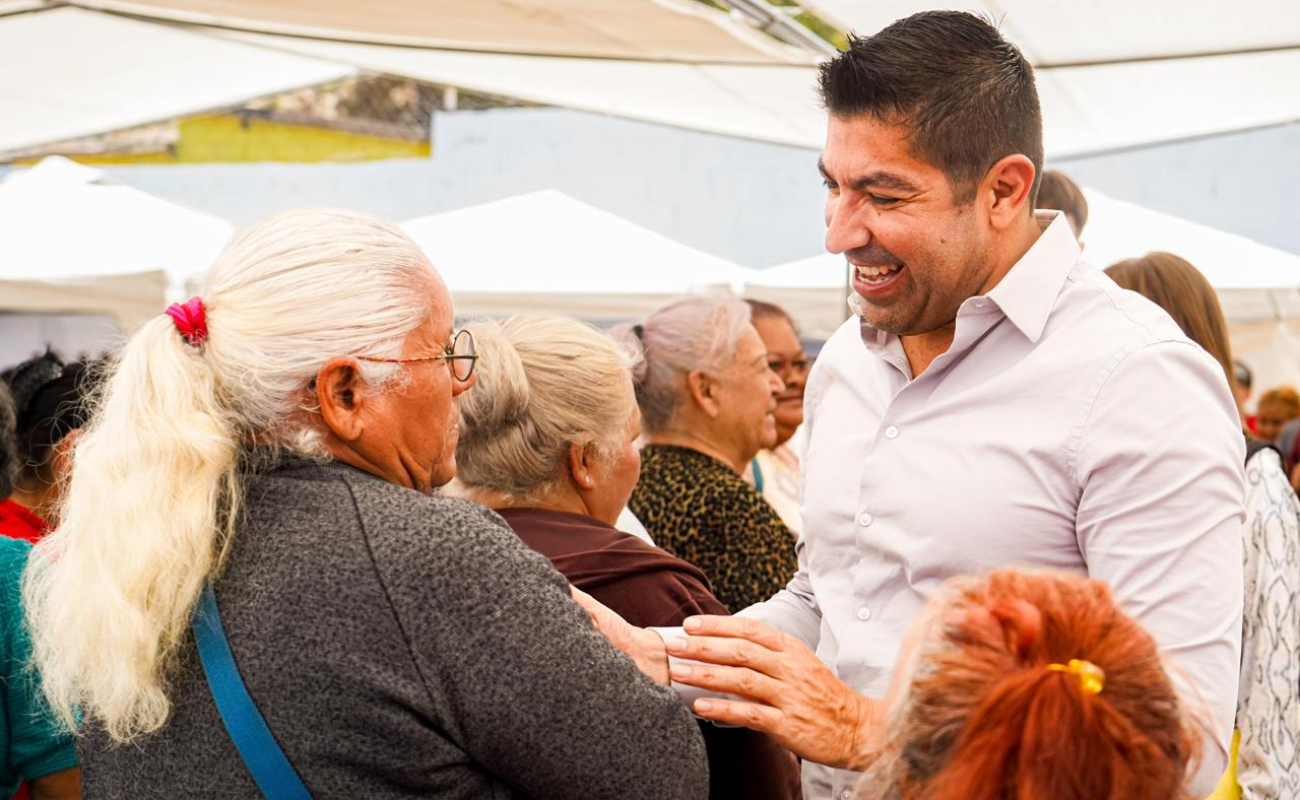 Entrega alcalde Armando Ayala apoyos sociales a más de 200 familias en la colonia 17 de abril