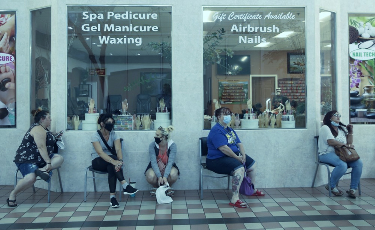 En California peluquerías y salones de belleza reabrirán operando al aire libre