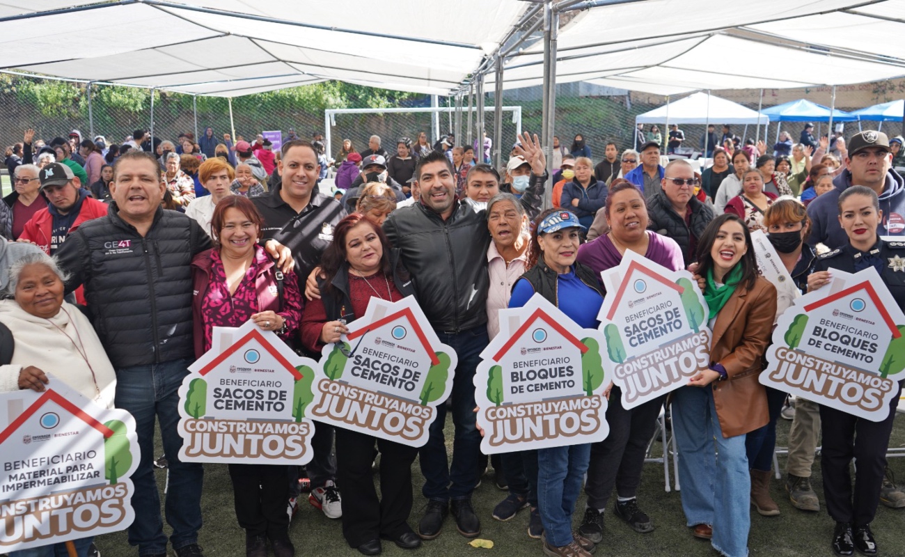 Entrega Armando Ayala apoyos a más de 200 familias de la colonia 89