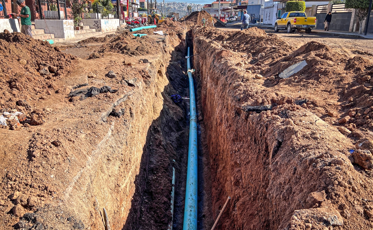 Realizan reposición de red de agua potable en colonias de Ensenada