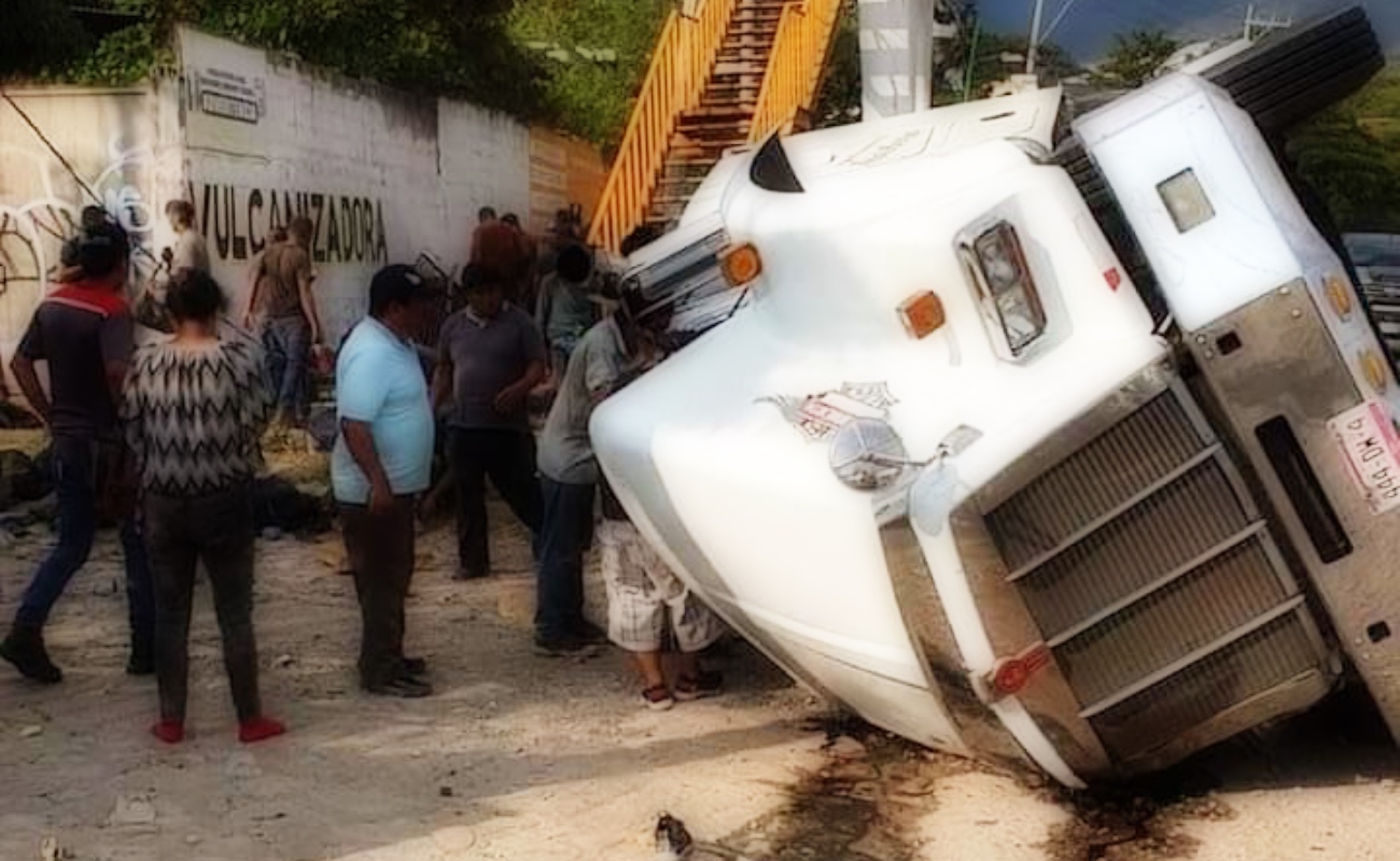 Sube a 55 los migrantes muertos en accidente carretero en Chiapas