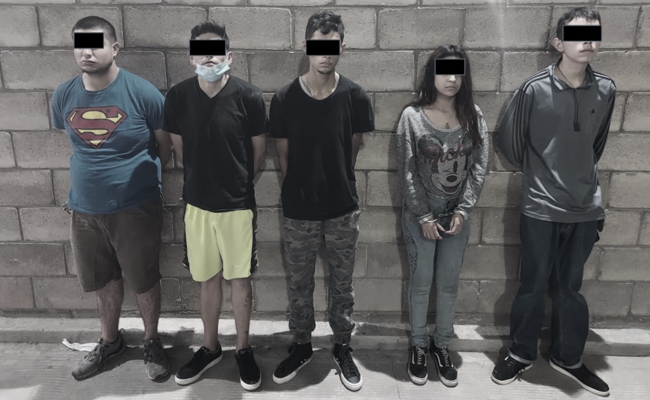 Detienen a cinco jóvenes en posesión de droga