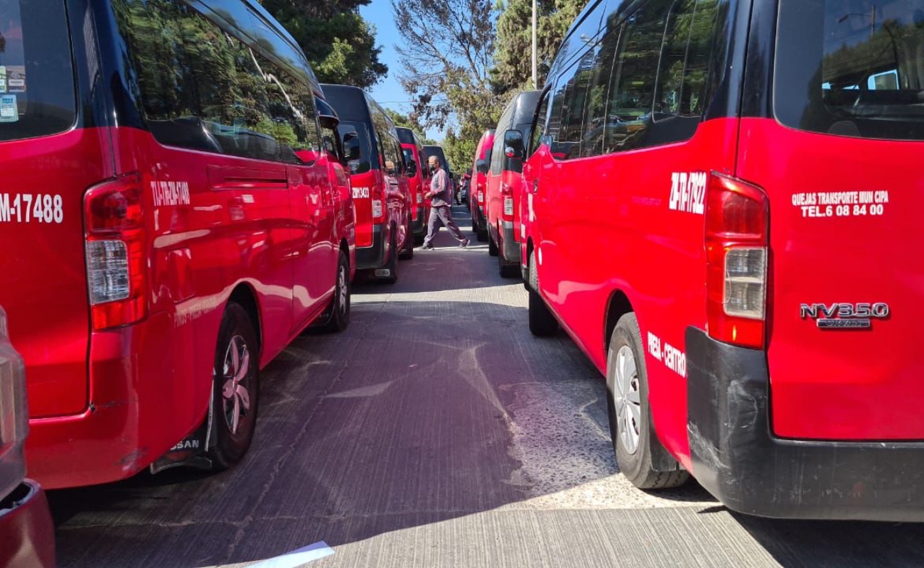 Avala Canaco Tijuana reordenamiento de taxis rojos