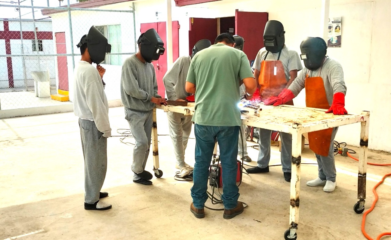 Facilitan reinserción social mediante talleres de capacitación para el trabajo